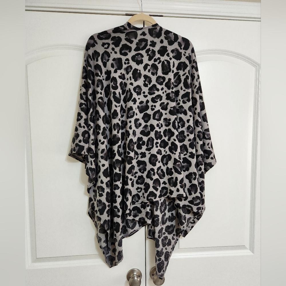 Dillard's Leopard Print Poncho/ Cape - Picture 4 of 5